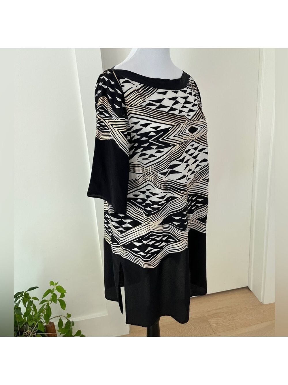 DONNA KARAN New York Silk Tunic Boatneck Metallic Geometric Design Day to Night